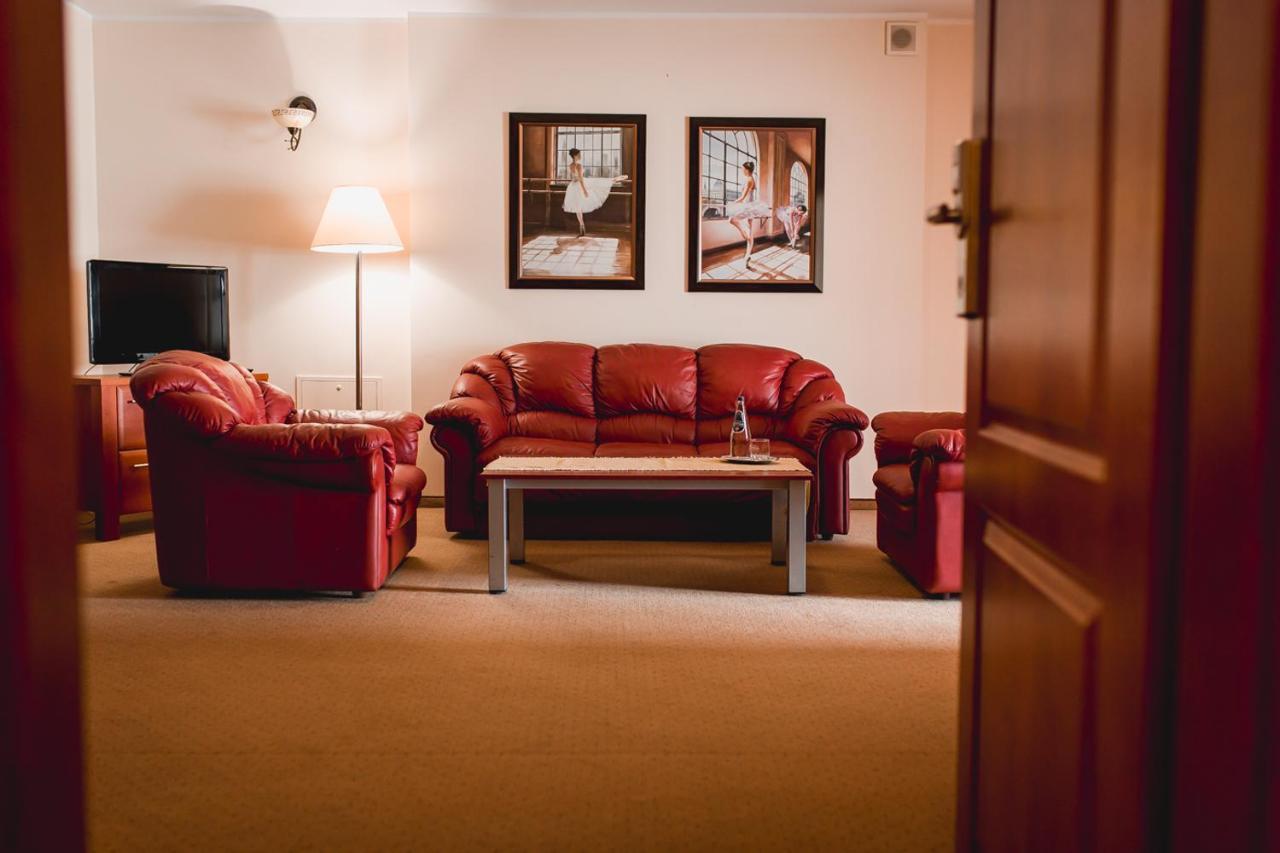 Hotel Promenada Ostróda Extérieur photo